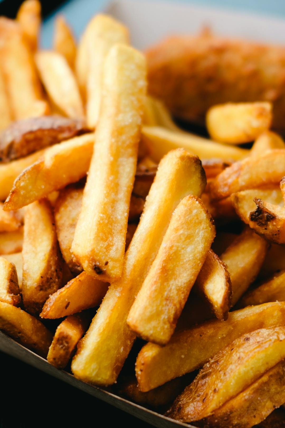 A large portion of traditional, thick cut “Slap” (soft) chips.